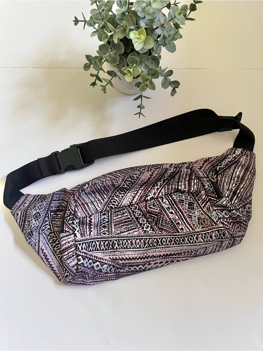 Lululemon On The Beat Belt Bag *4.5L Tribal Pace White Black